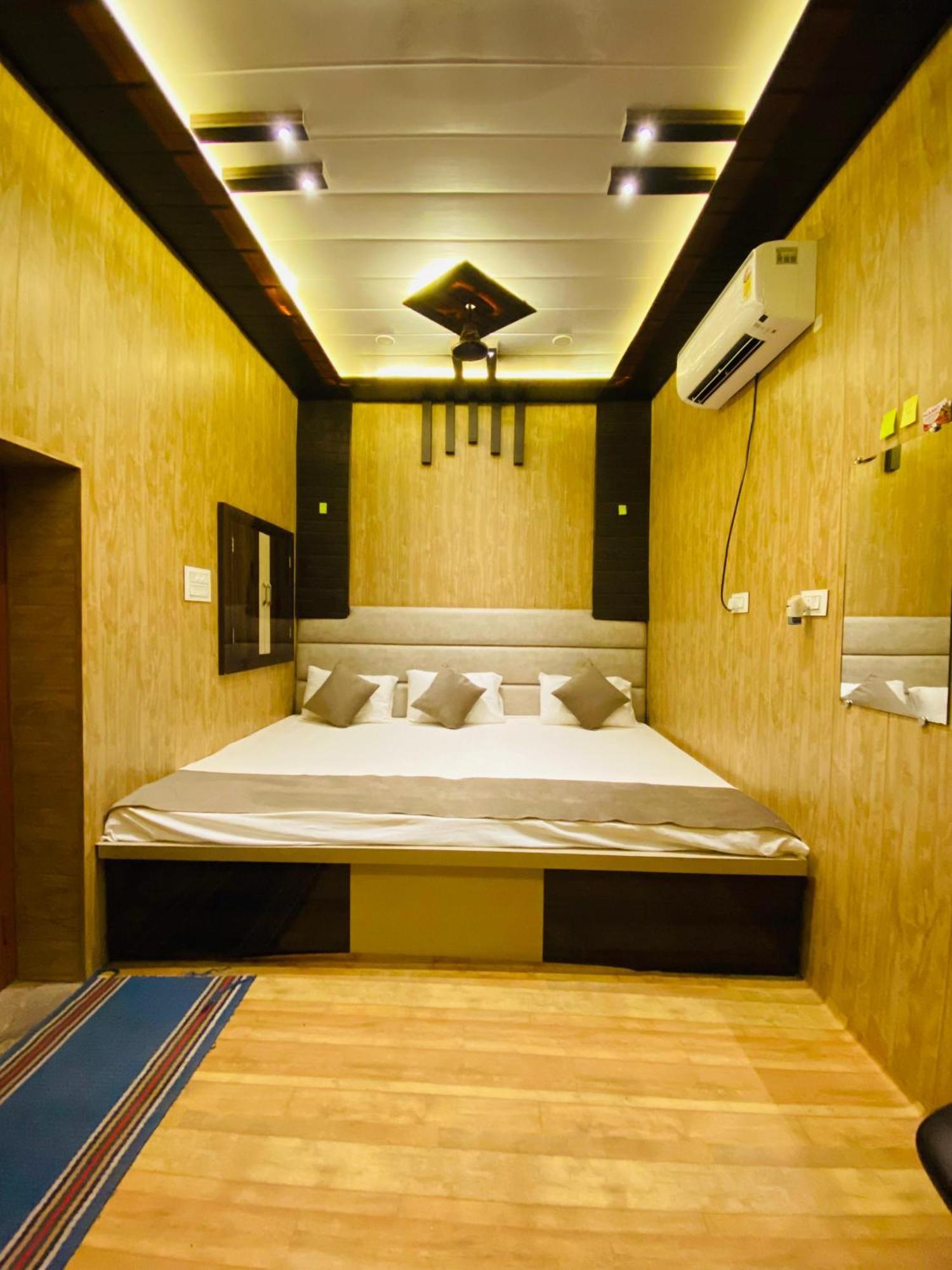 Namo Guest House Only For Indians Varanasi Eksteriør bilde
