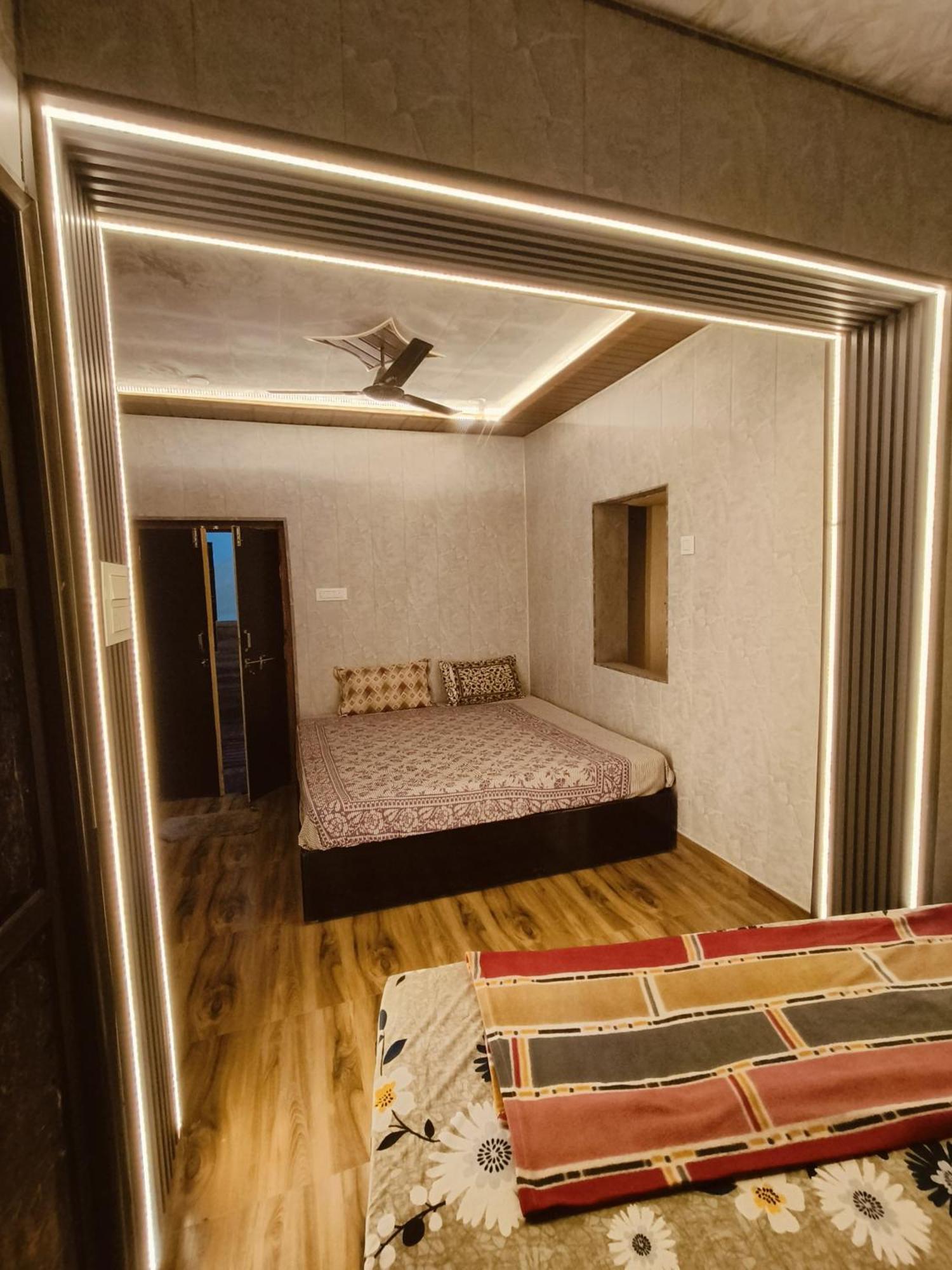 Namo Guest House Only For Indians Varanasi Eksteriør bilde